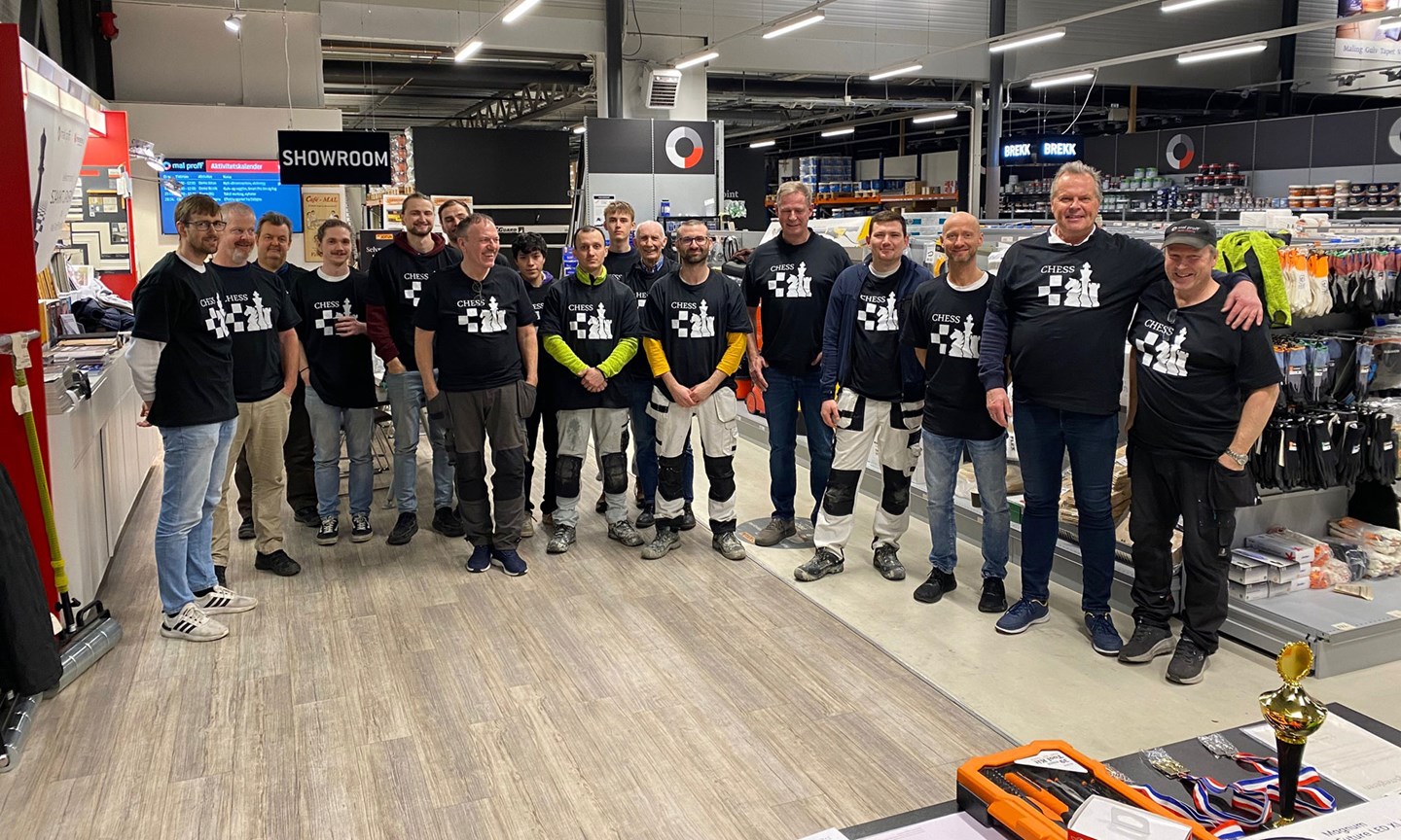 Foto 17 Mal Proff ansatte poserer for kamera